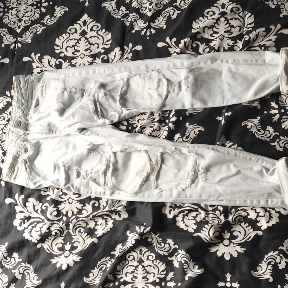 Light denim jeans with holes